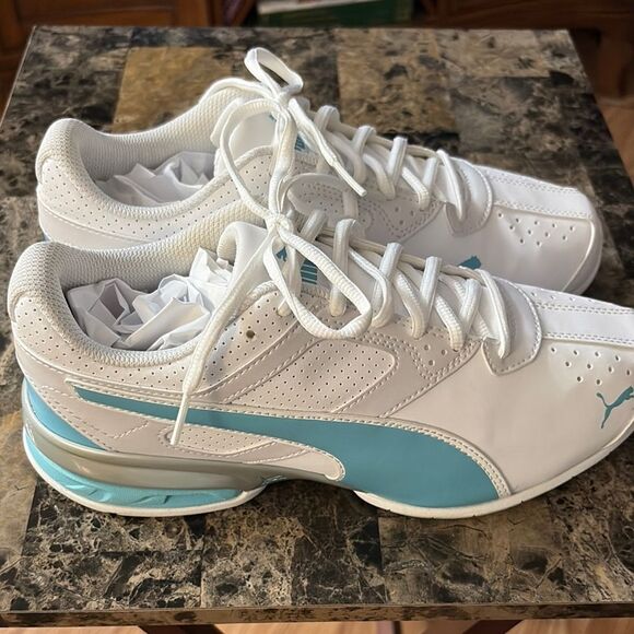 Puma White and Light Blue Athletic Shoes Like New! Size 9.5 - Picture 1 of 8